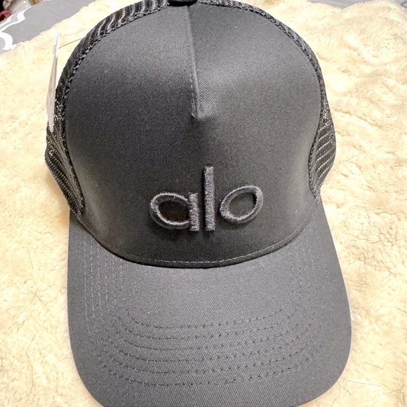 Alo Yoga mesh trucker hat - Picture 1 of 3